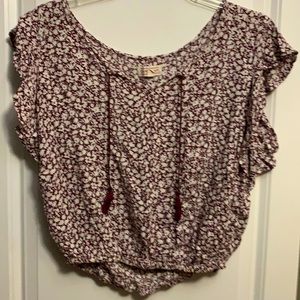 Short sleeveless top